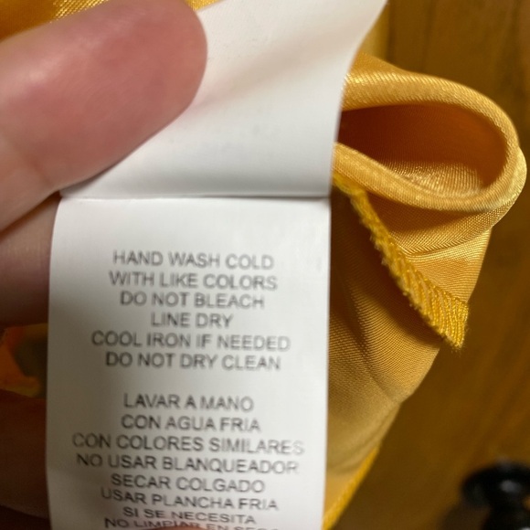 Annalee + Hope Shimmering Gold Top - SIZE M - NWT - Picture 7 of 10